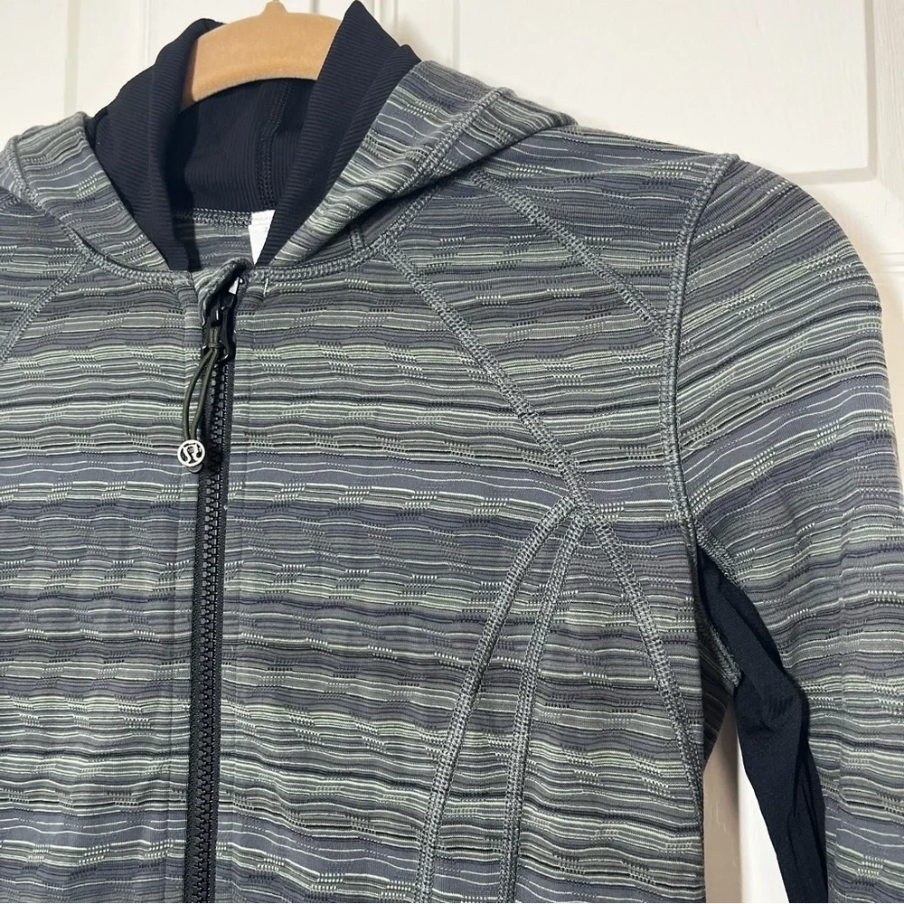 lululemon athletica pre owned